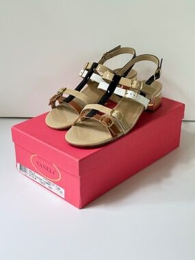 Vaneli "Halle" Ecru Tan Black Patent Sandals / Gold Trim / Size 8.5 M Mint Cond